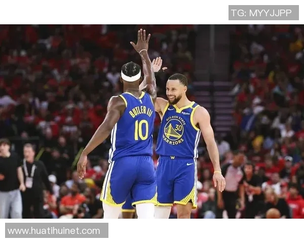 勇士半场领先太阳19分穆迪库里合力发威布克独撑球队