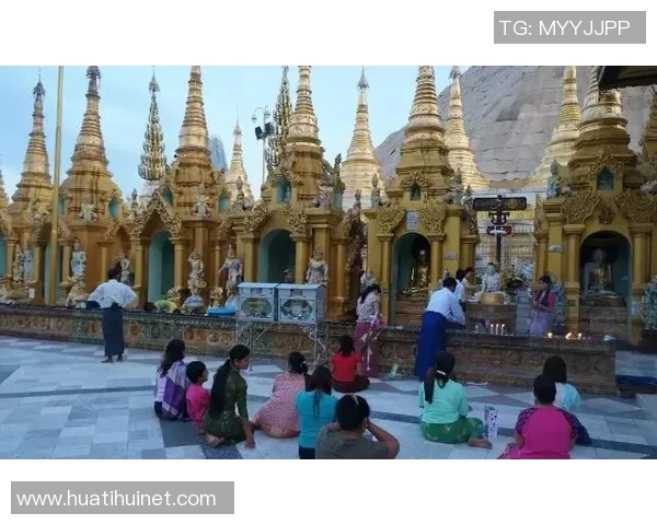 在迪拜商场偶遇巴尔德吾米提江与U22全员共游哈利法塔的奇妙之旅