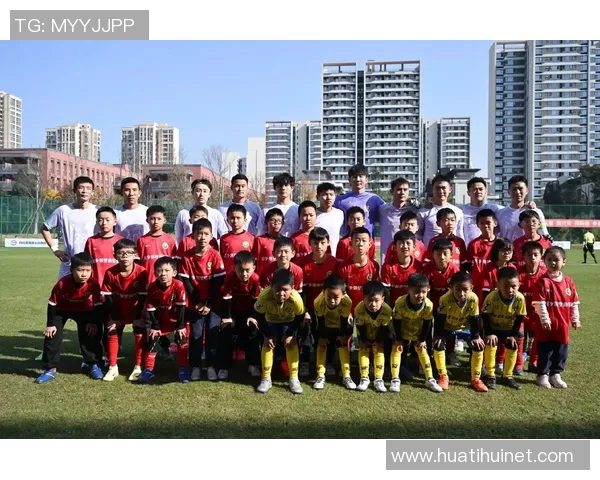 成都顶耀锦城足球俱乐部发布主教练招聘公告力争2026赛季晋级中乙联赛