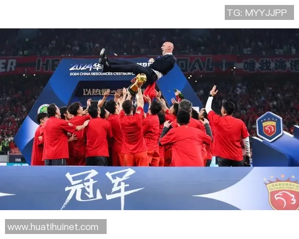 海港队在主教练穆斯卡特的带领下全力备战重返赛场迎接新挑战