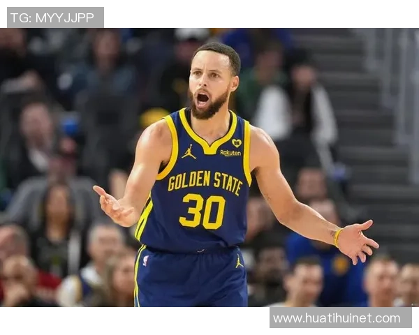 库里半场表现亮眼砍下15分5板4助助力球队取得领先